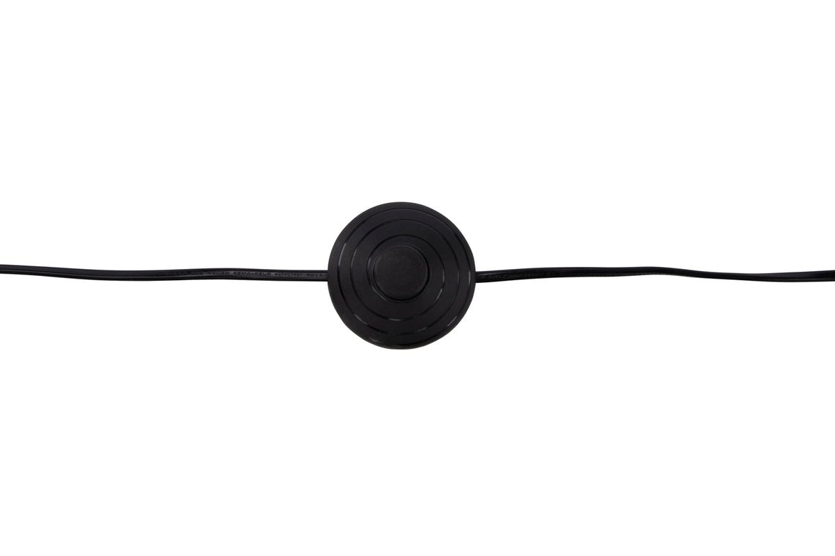 Gulvlampe „Nora“ – Træben og en blød linnedskærm til klare øjeblikke