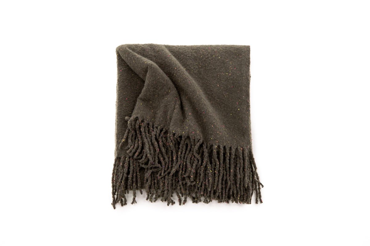 Tagesdecke Malin Antracit – 170×130 cm med frynser og melering