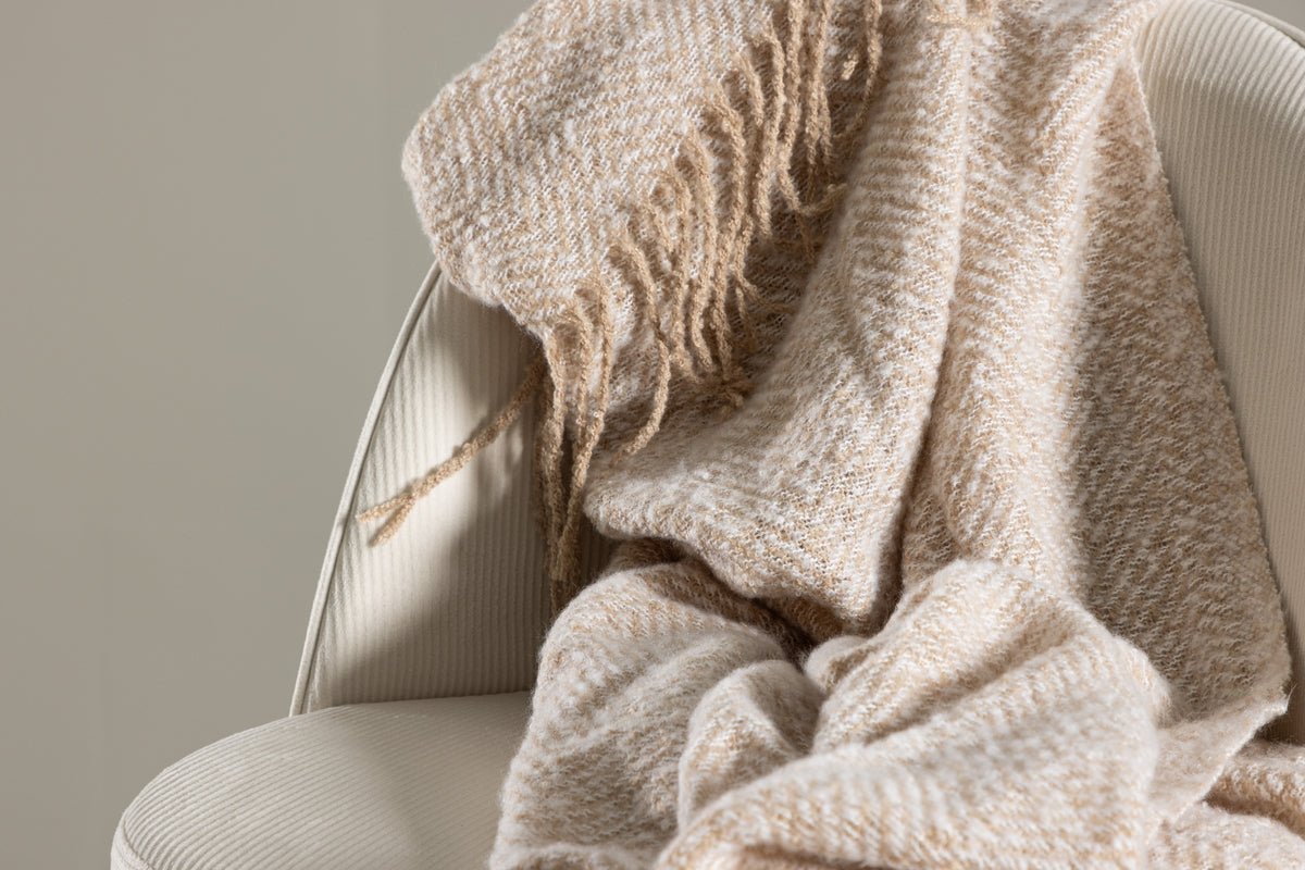 Tagesdecke Velora Beige – 170×130 cm med frynser og strukturvævning