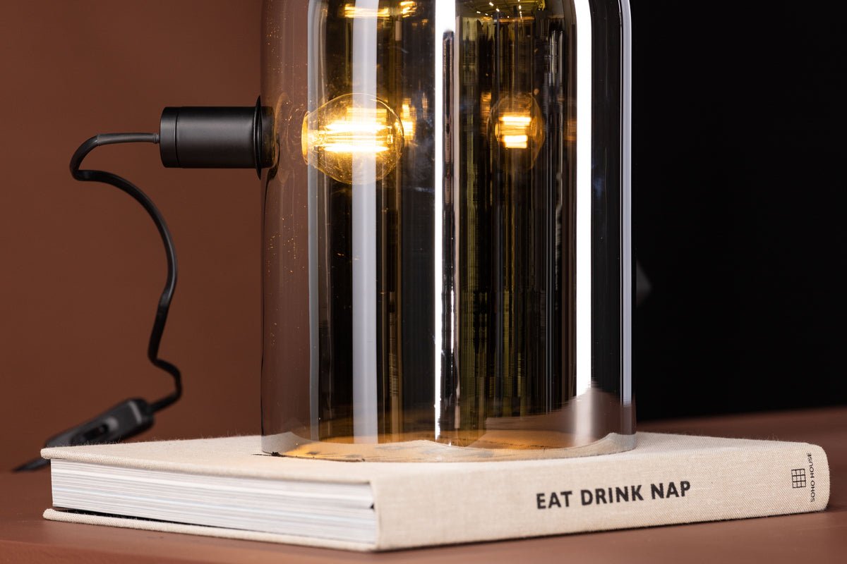 Bordlampe „Jasmin“ – Runde former samt røgfarvet glas med spejleffekt