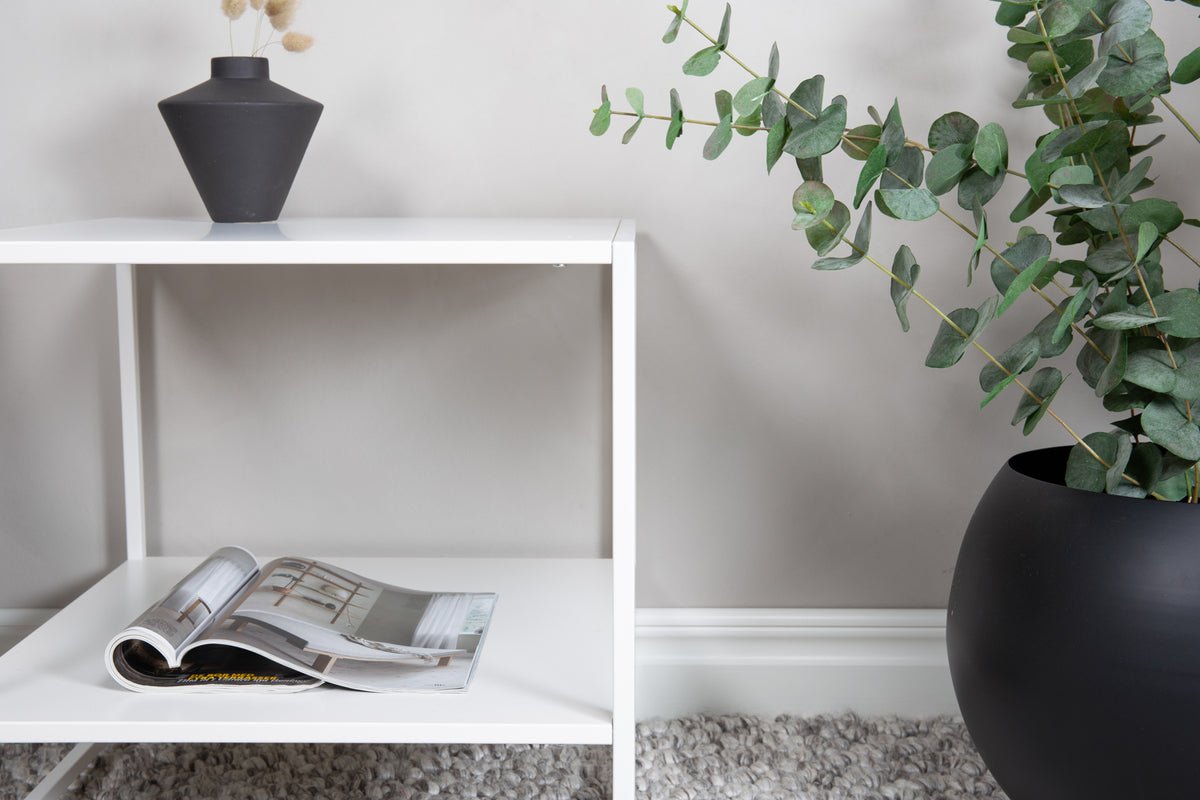 Beistelltisch Konsti – i to størrelser i Hvid & Sort