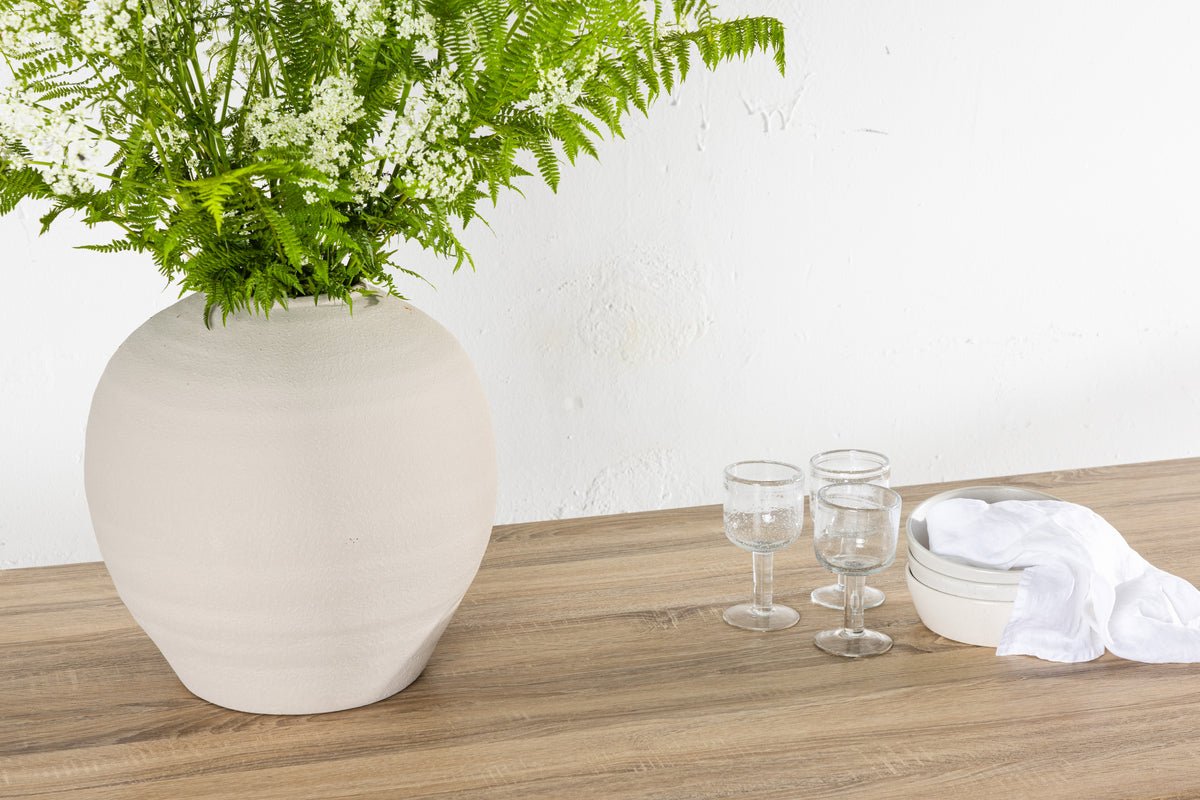 Spisebord Ahi - i rustikalt charme med elegant udseende