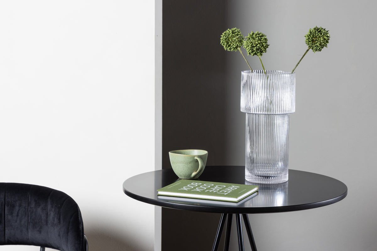 Spisebord Rimu - forener moderne design med gennemtænkte detaljer