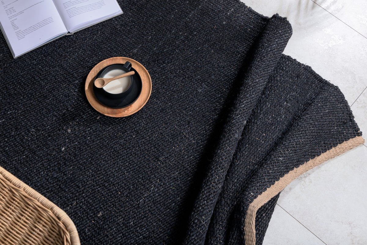 Teppich Malik – handgewebt in Schwarz aus Jute
