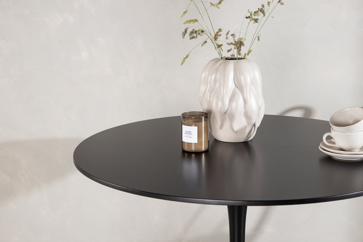 Spisebord Avelani - et spisebord, der forener stil og holdbarhed