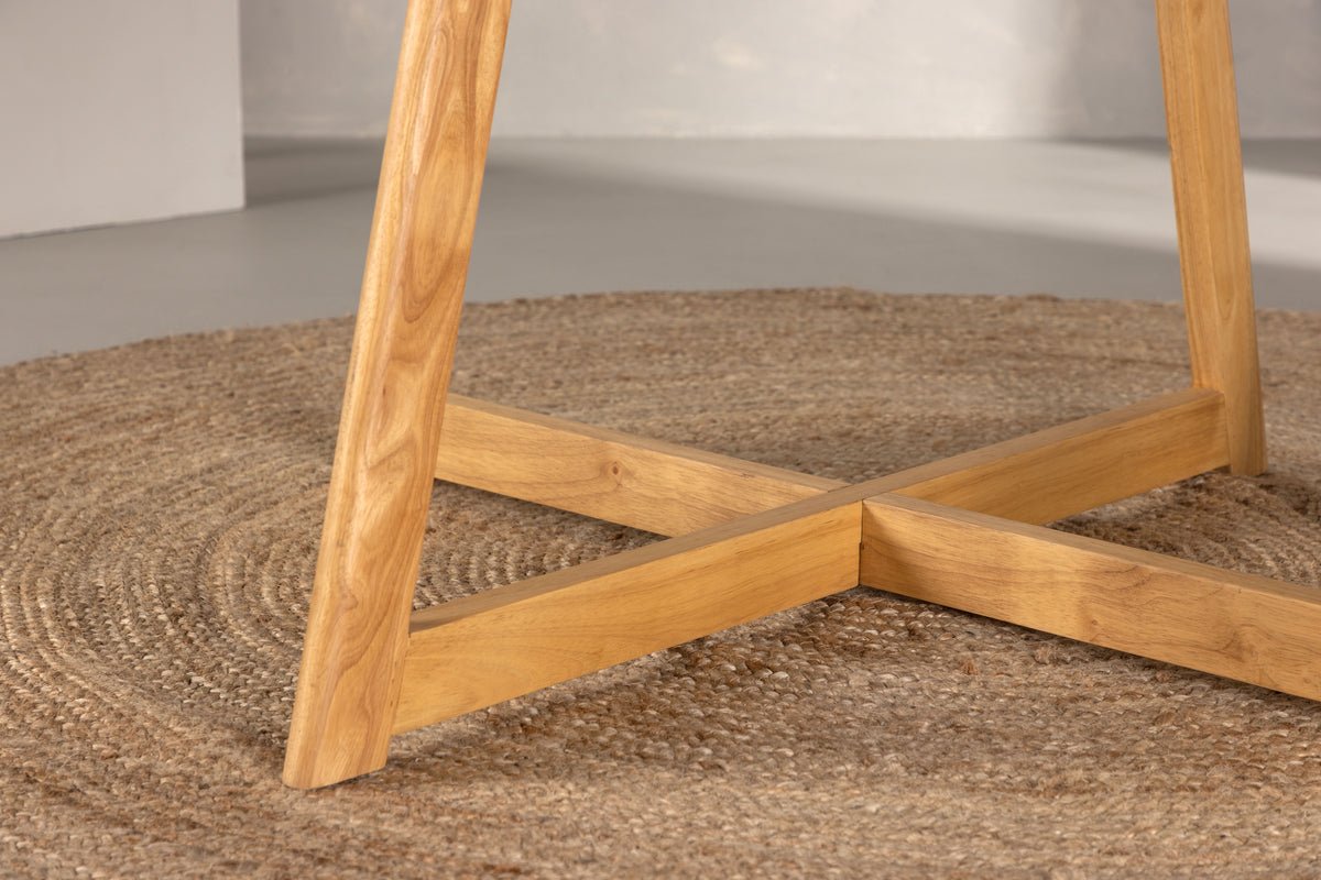 Spisebord Manaia - det perfekte bord til små rum med stor stil