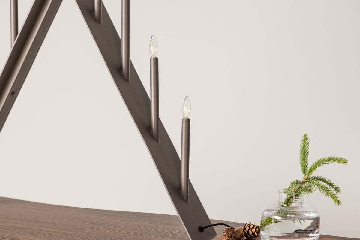 Julebelysning Lori - Adventslysestage med 9 lys