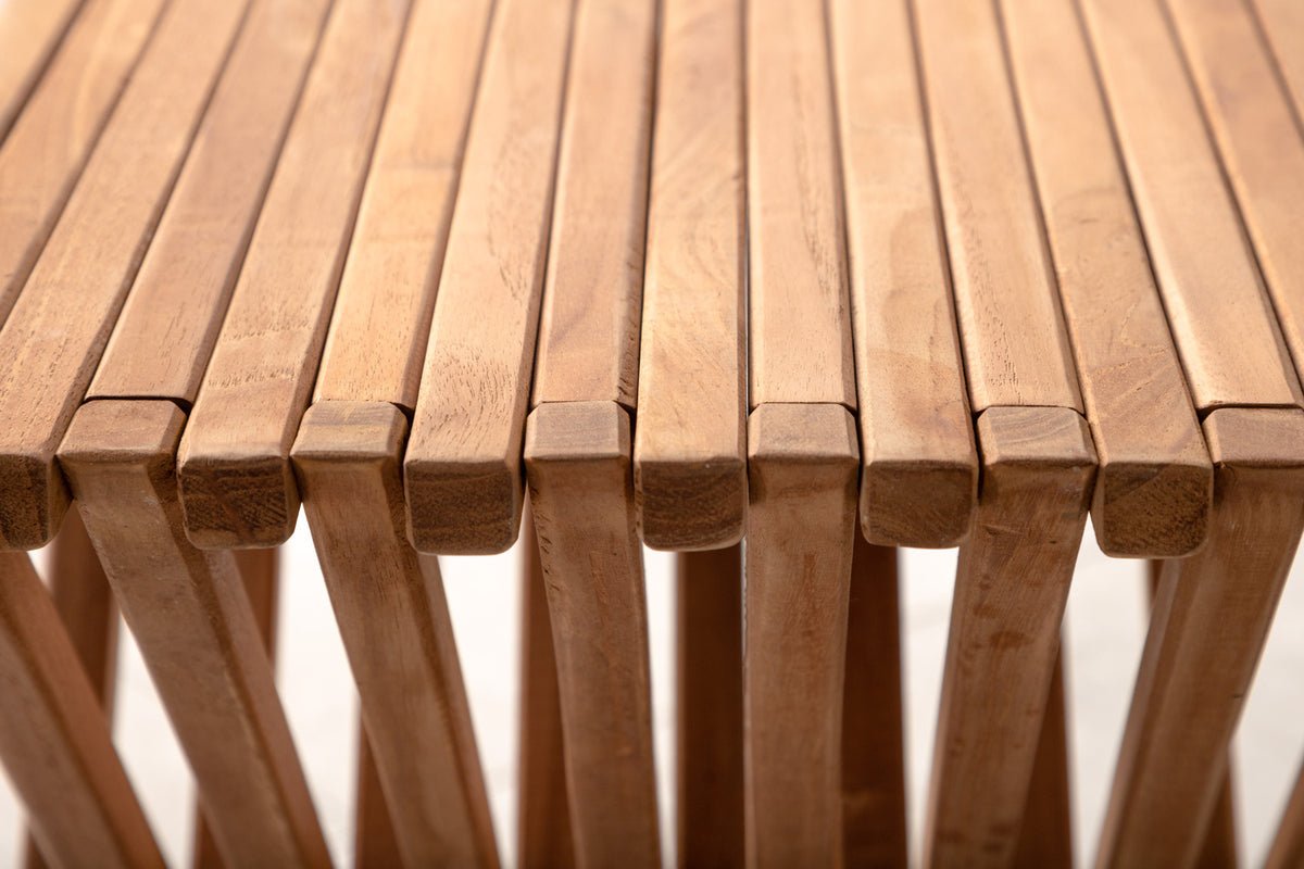 Gartentisch Zuki - ein klappbarer Beistelltisch aus Teakholz