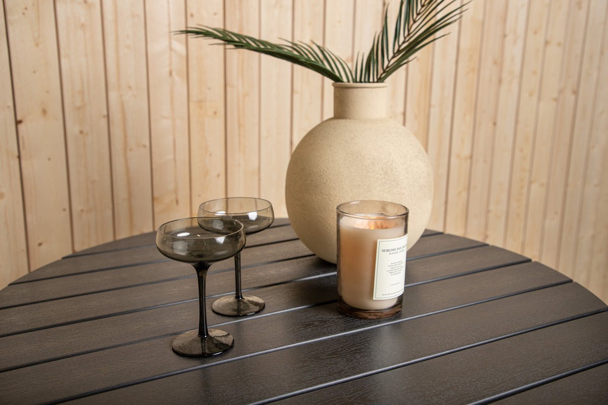 Havbord Aviani - rundt, indbydende og stilfuldt