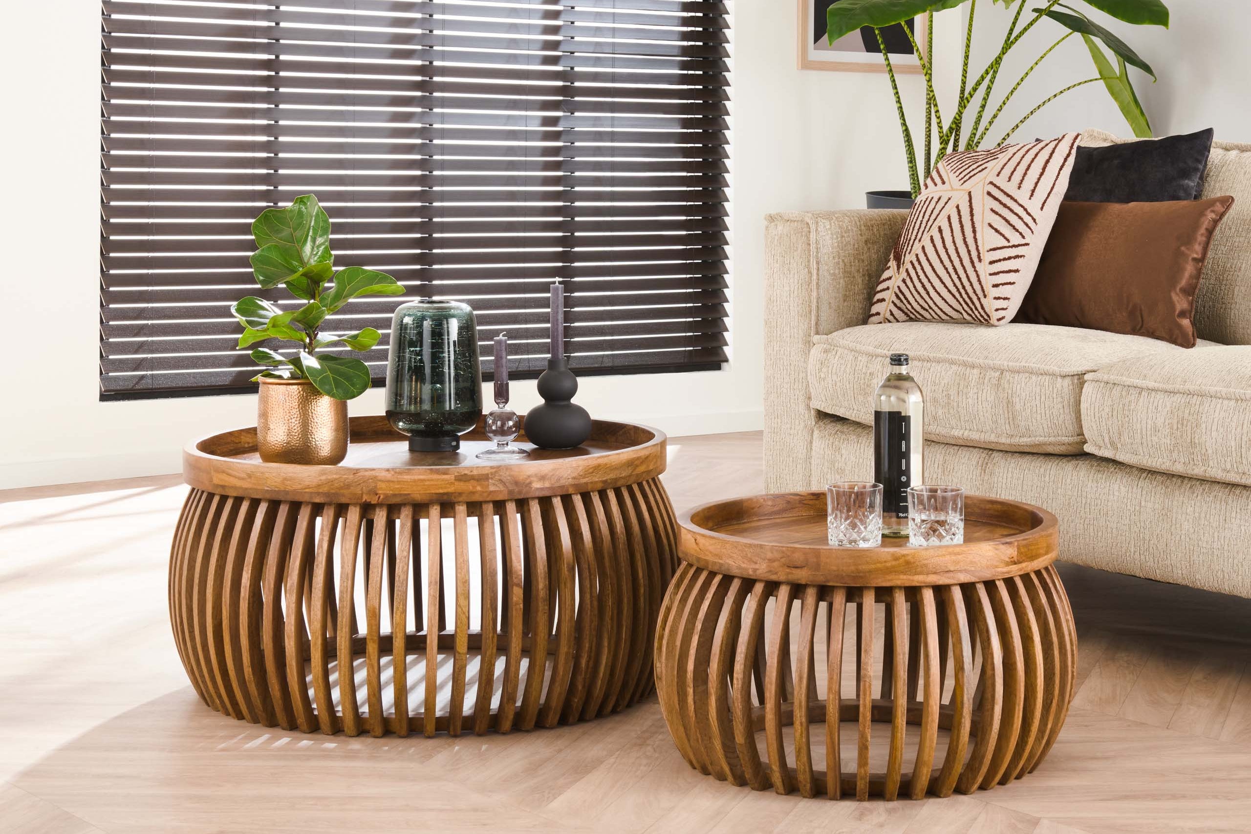 Sofabord Khamar - 2 stk. sæt i mangotræ med buet fod