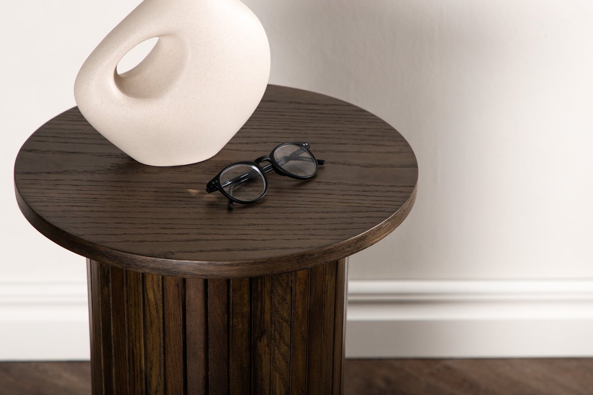 Sidebord Nala – moderne design med ribbedetaljer