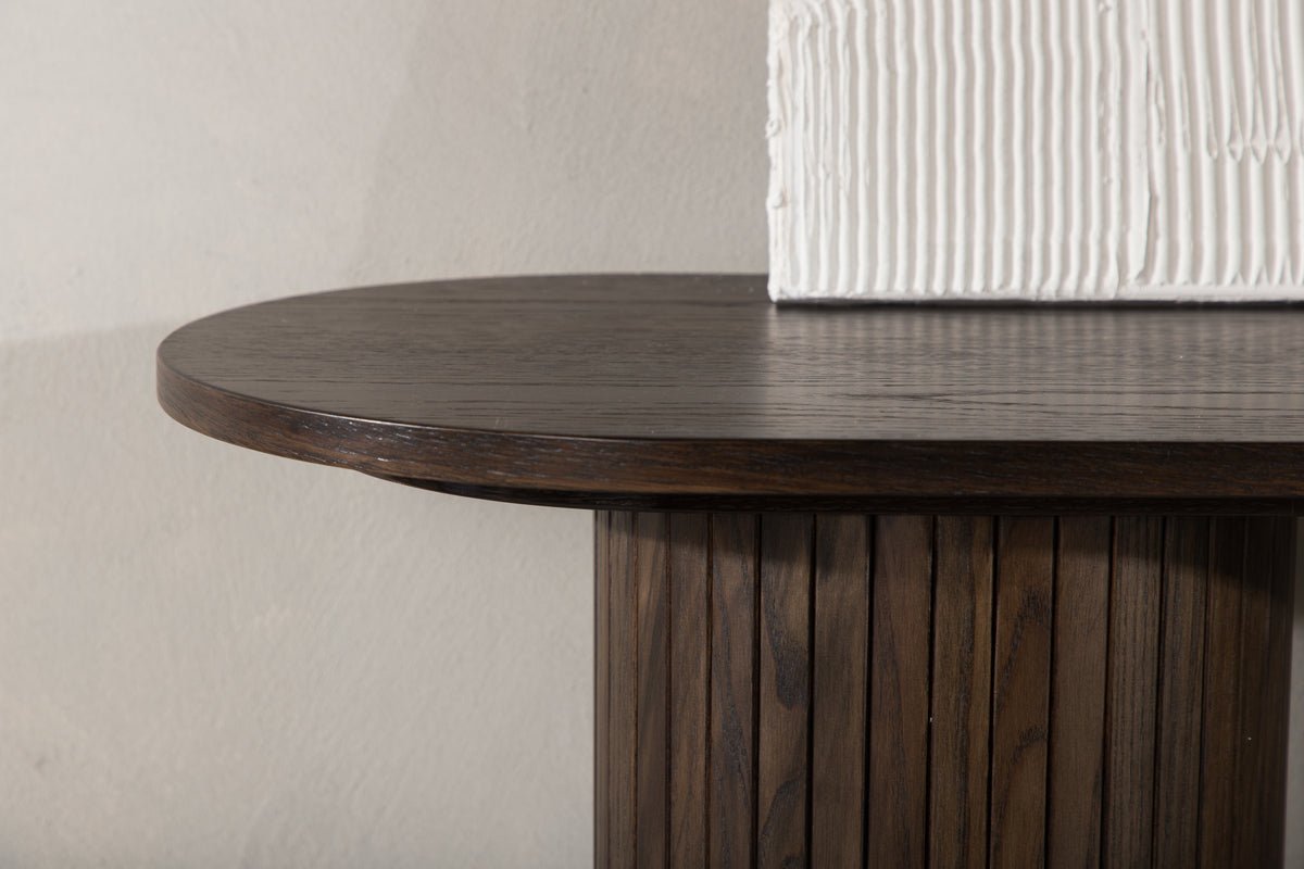 Sidebord Lina – i tre farver med ribdetaljer