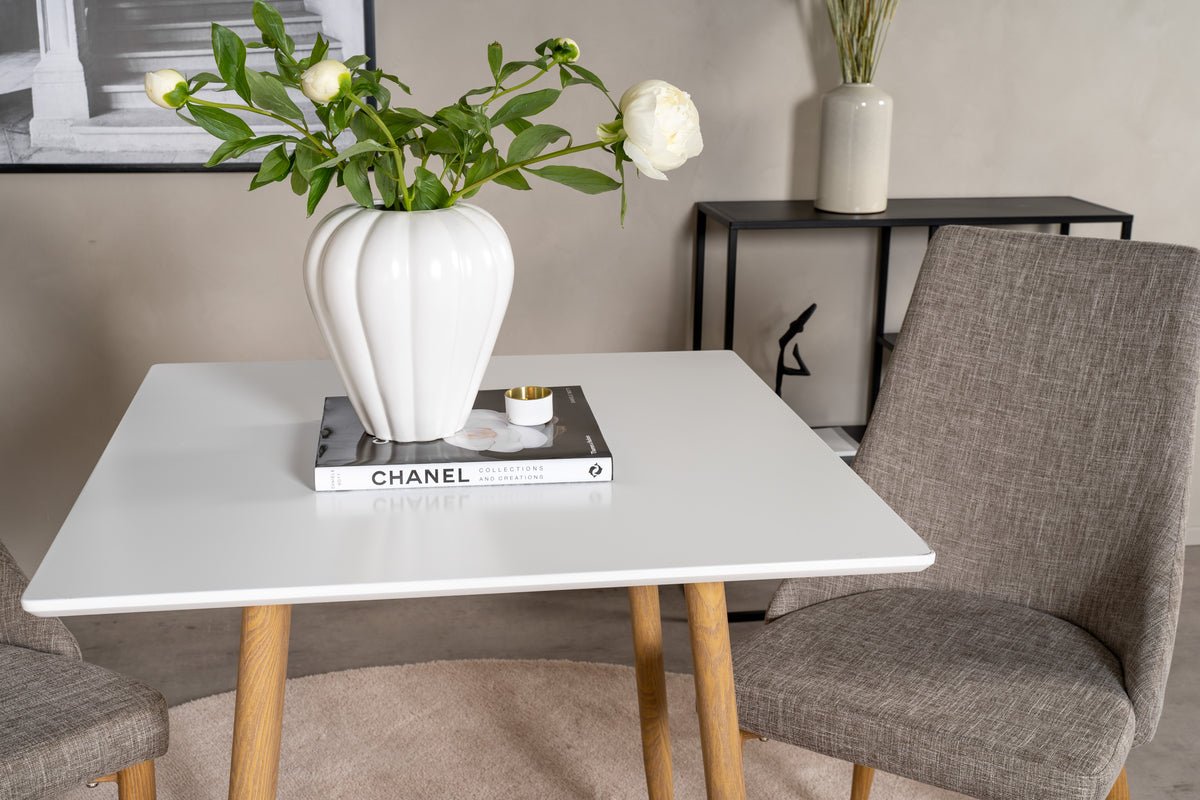 Spisebord Lima - forener skandinavisk enkelhed med moderne elegance