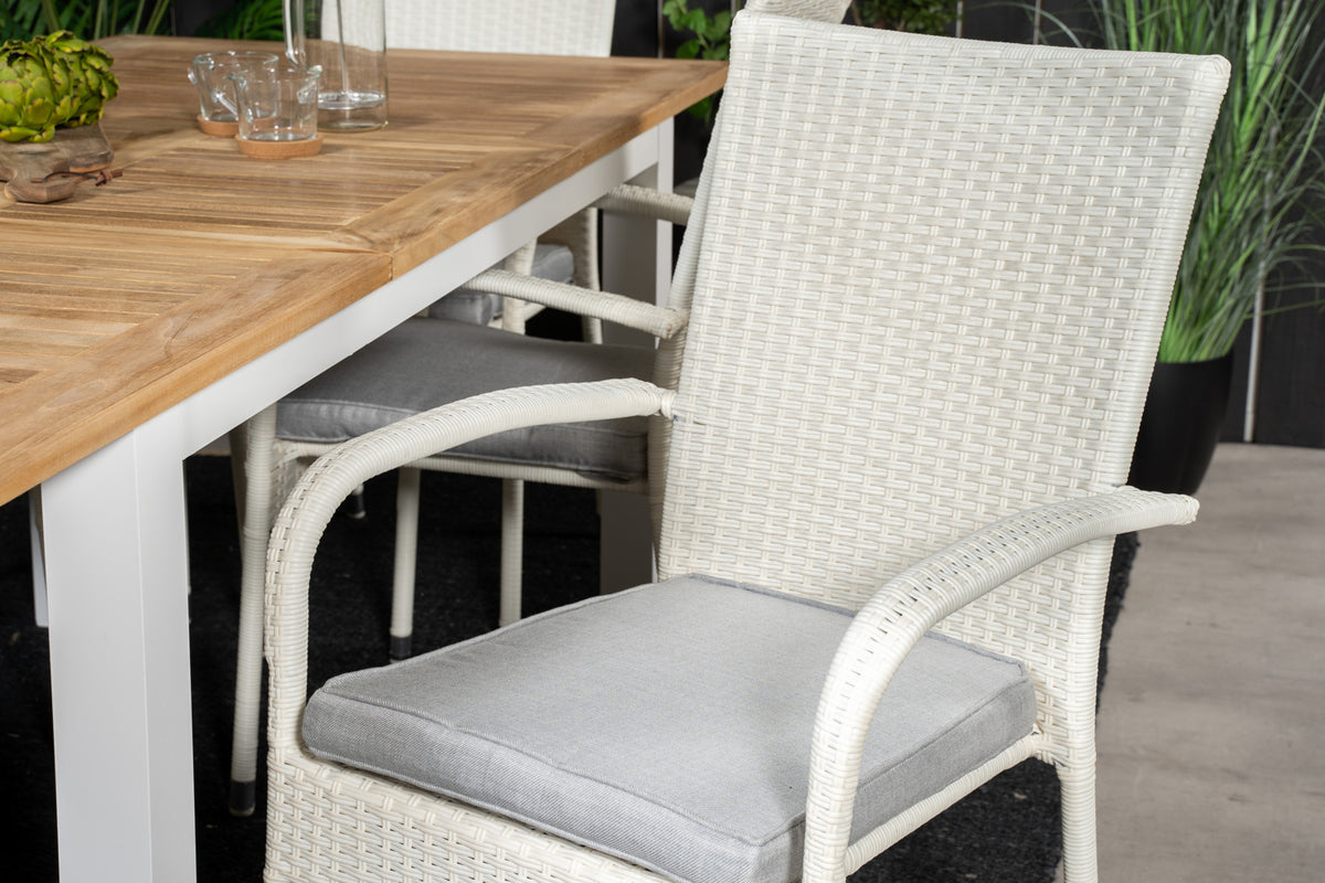 2er Set - Gartenstuhl Alwa - ein weißer aus Rattan gefertigter Stuhl