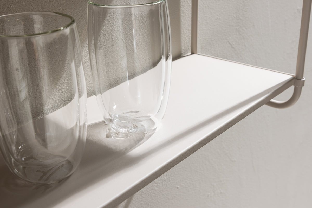 Væghylde Lyon – Væghylde i Beige eller Sort, lille & stor