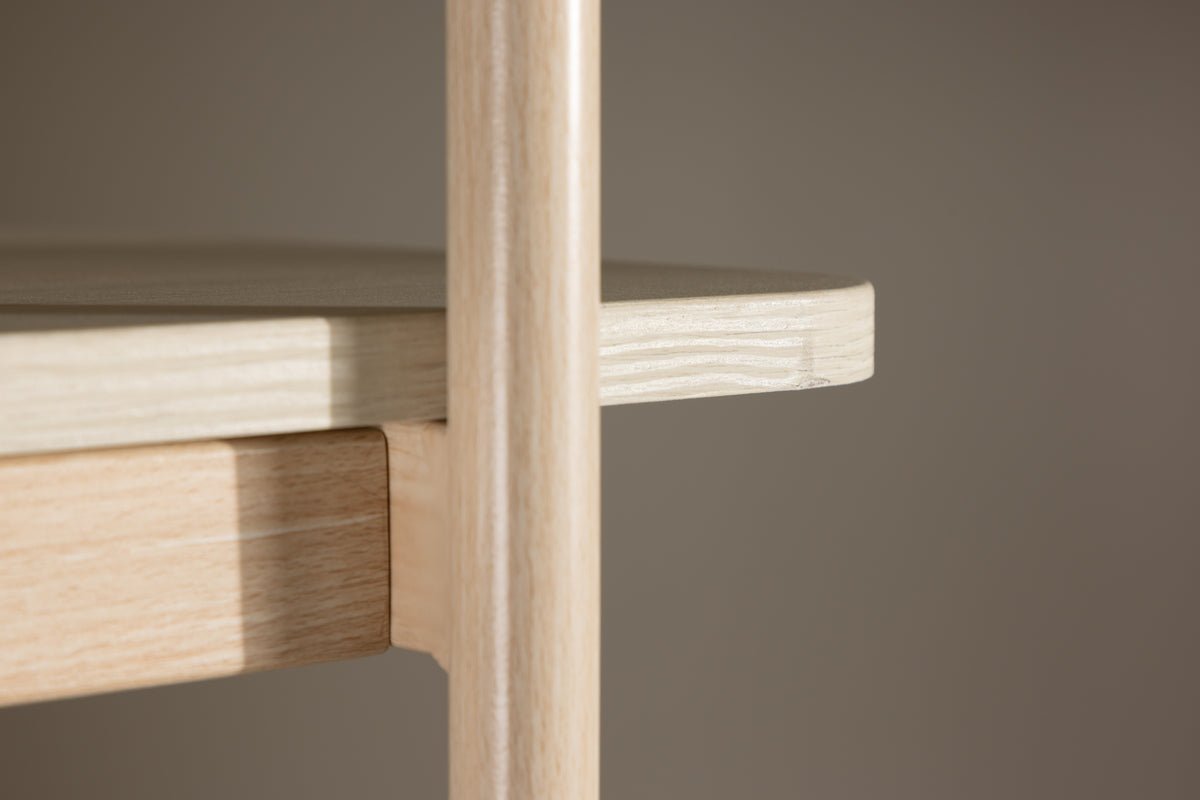 Regal Heim – højt fritstående reol i Whitewash med 5 hylder