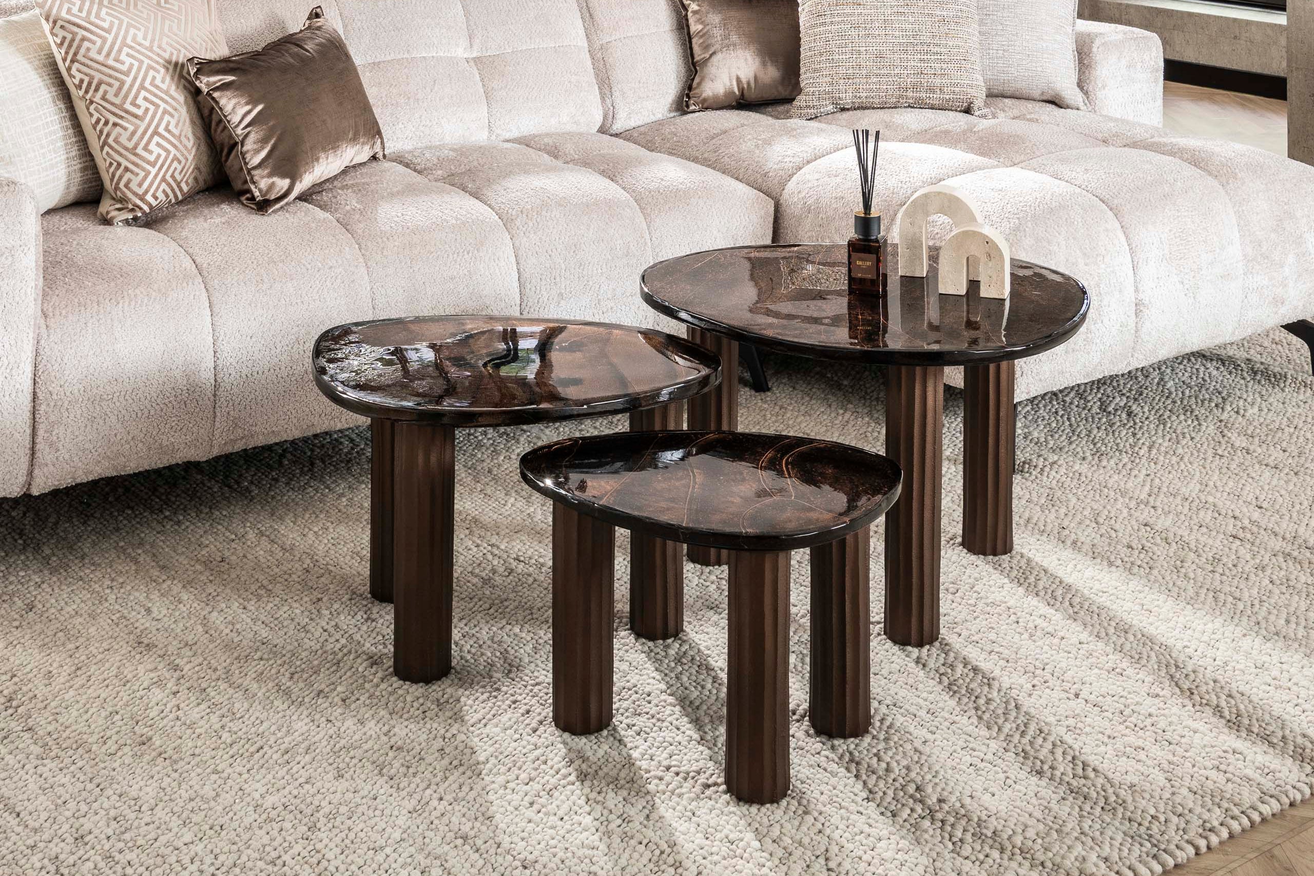 Sofabord Elysium - Størrelse M i antik kobber eller antik guld med støbt glas