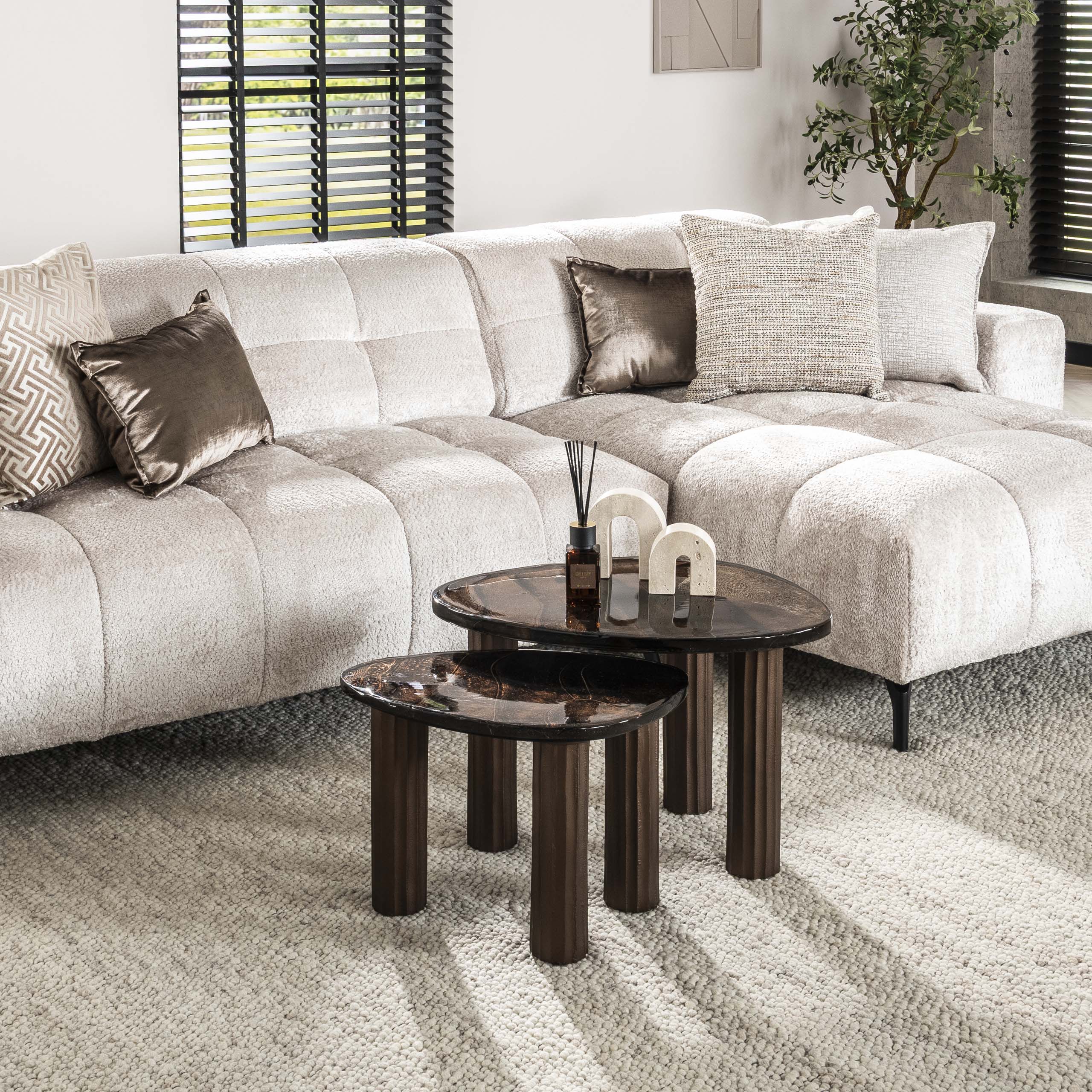 Sofabord Elysium - Størrelse M i antik kobber eller antik guld med støbt glas