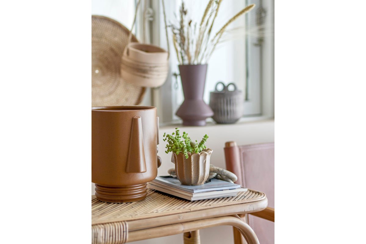 Blomsterpotte Kairo – Stentøjsdesign med ansigtsdetalje i Brun