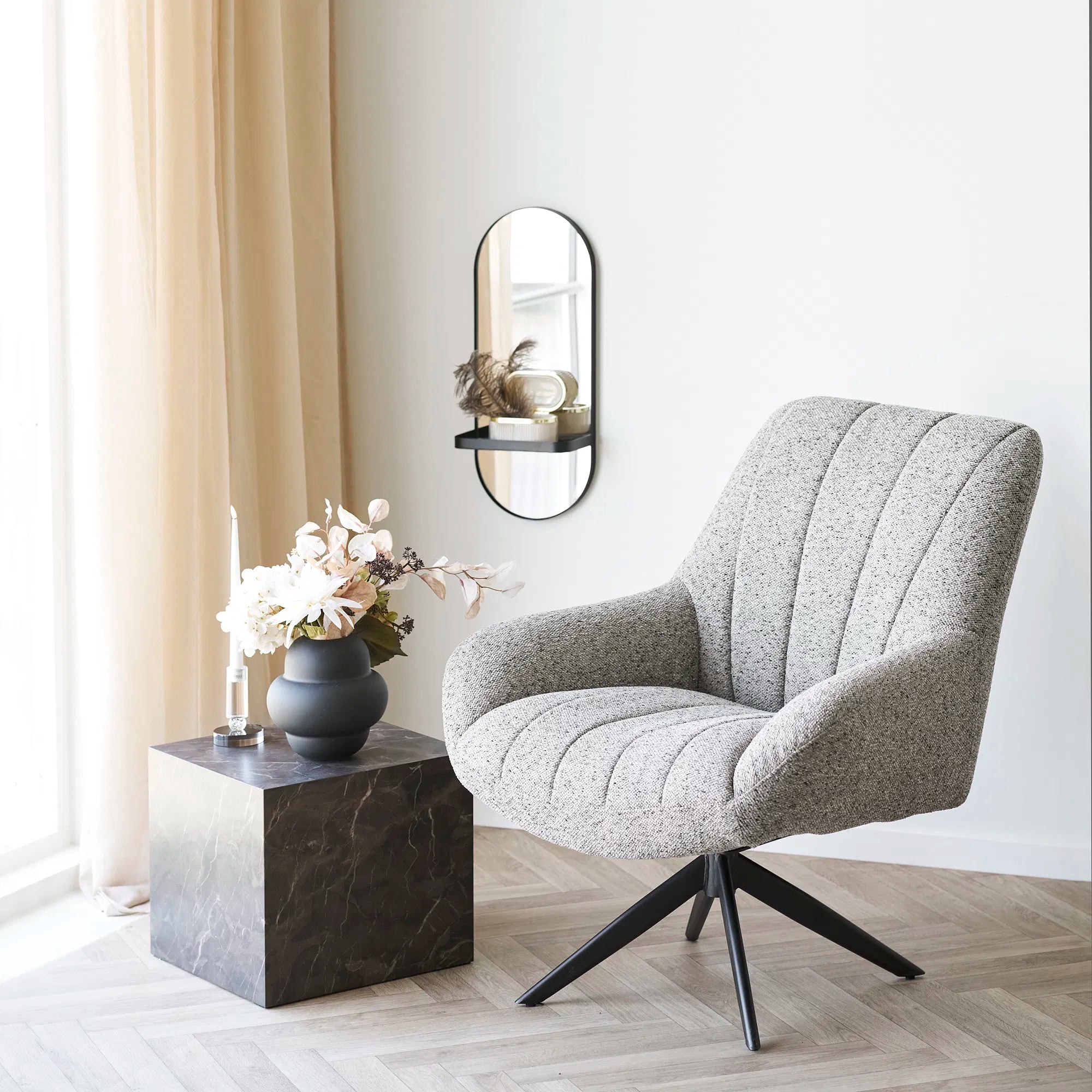 Spiegel Tavaro – Oval form med metalhylde