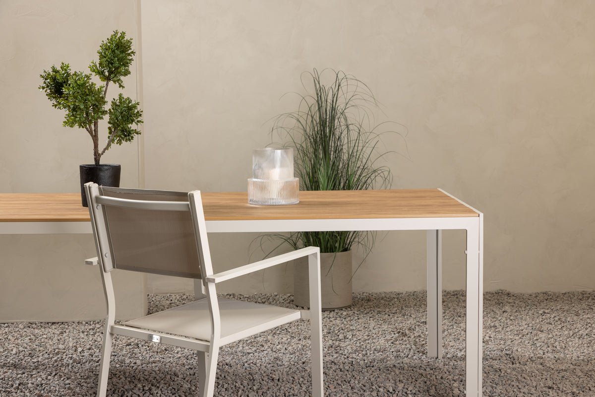 Gartentisch Tareen - en harmonisk kombination af naturlighed og stabilitet