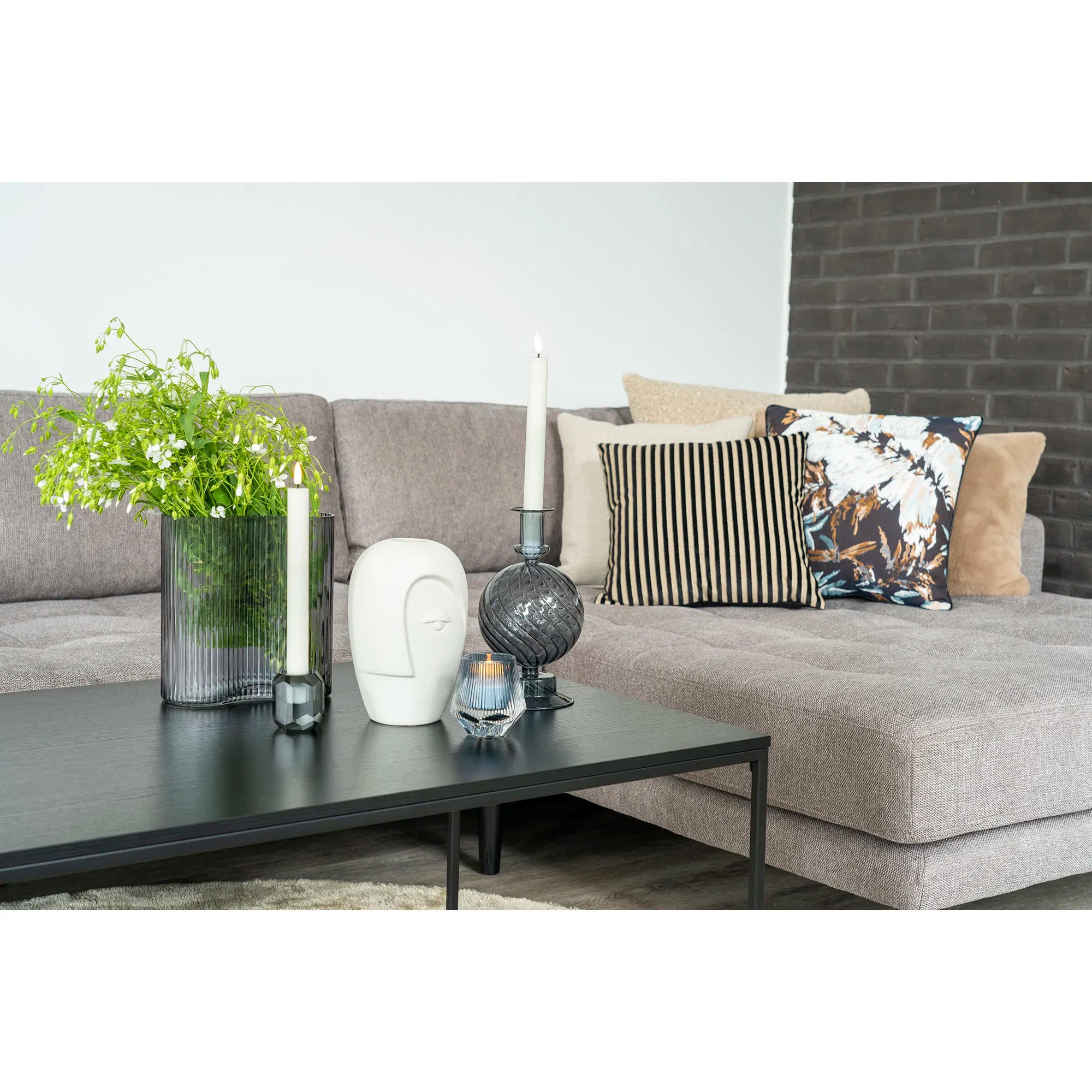 Vase „Elyra“ – Sandfarvet keramikdesign