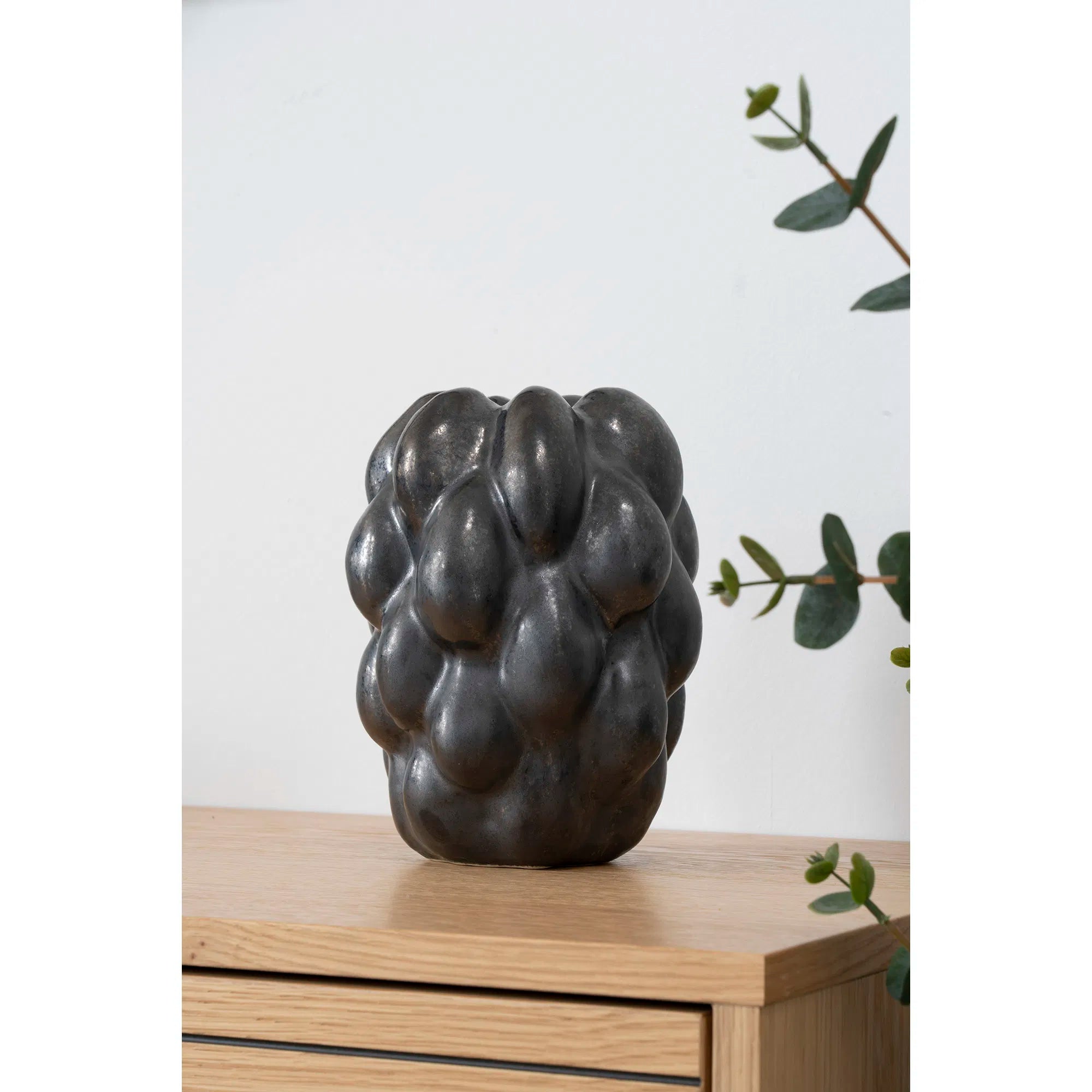 Vase „Noirberry“ – Sort keramik med organisk struktur
