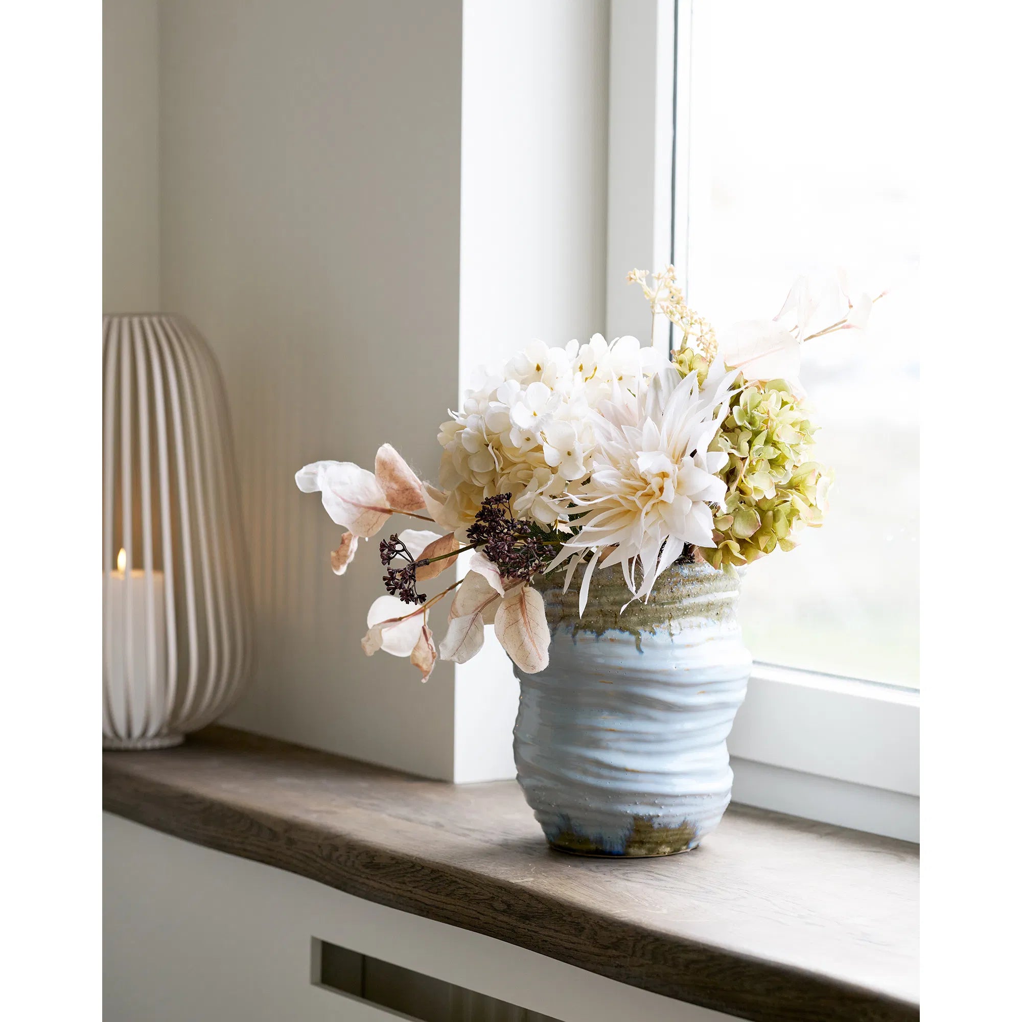 Vase Bravika - elegant keramikvase i lyseblå