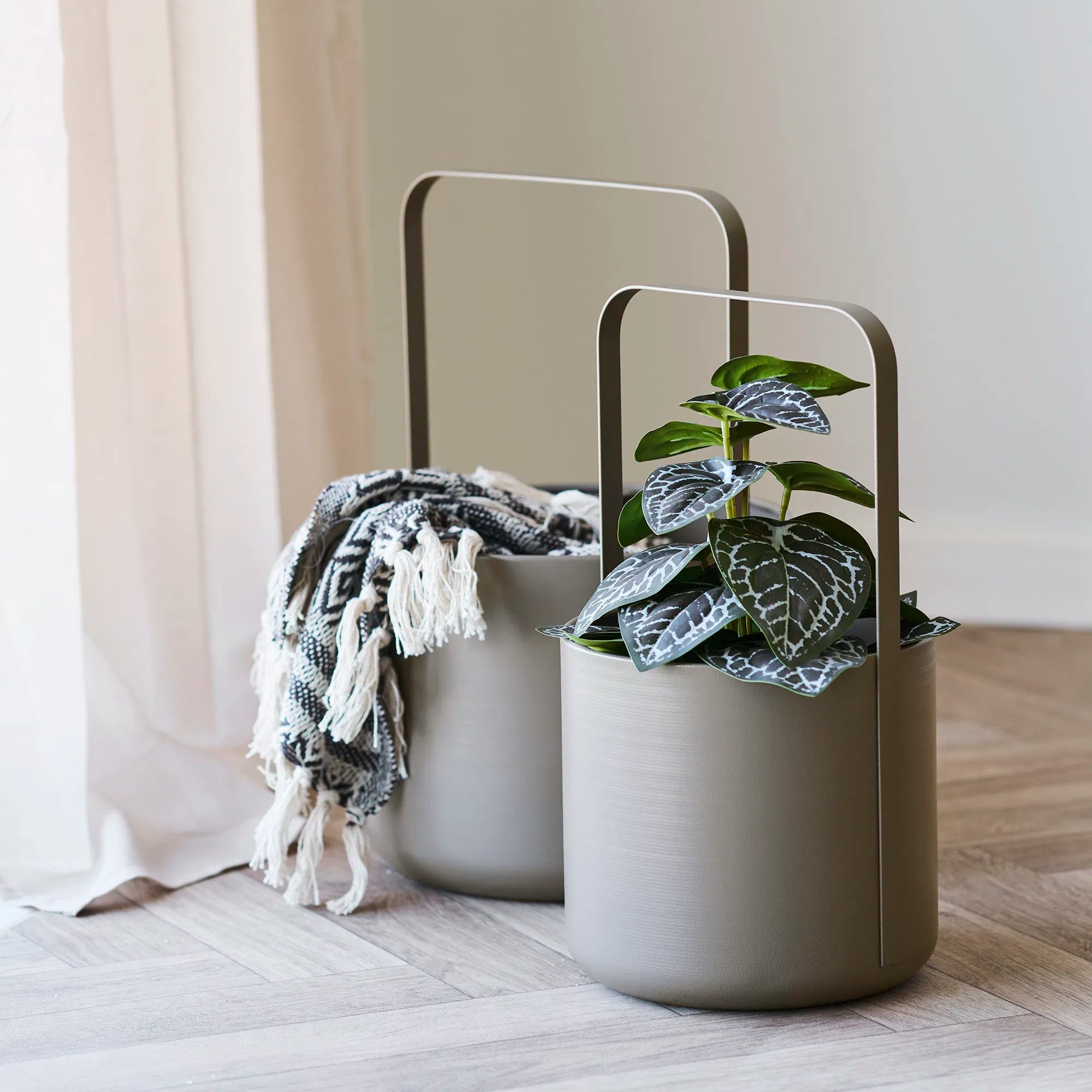 Blomsterpotte „Arvion“ – 2-pak i brun stål