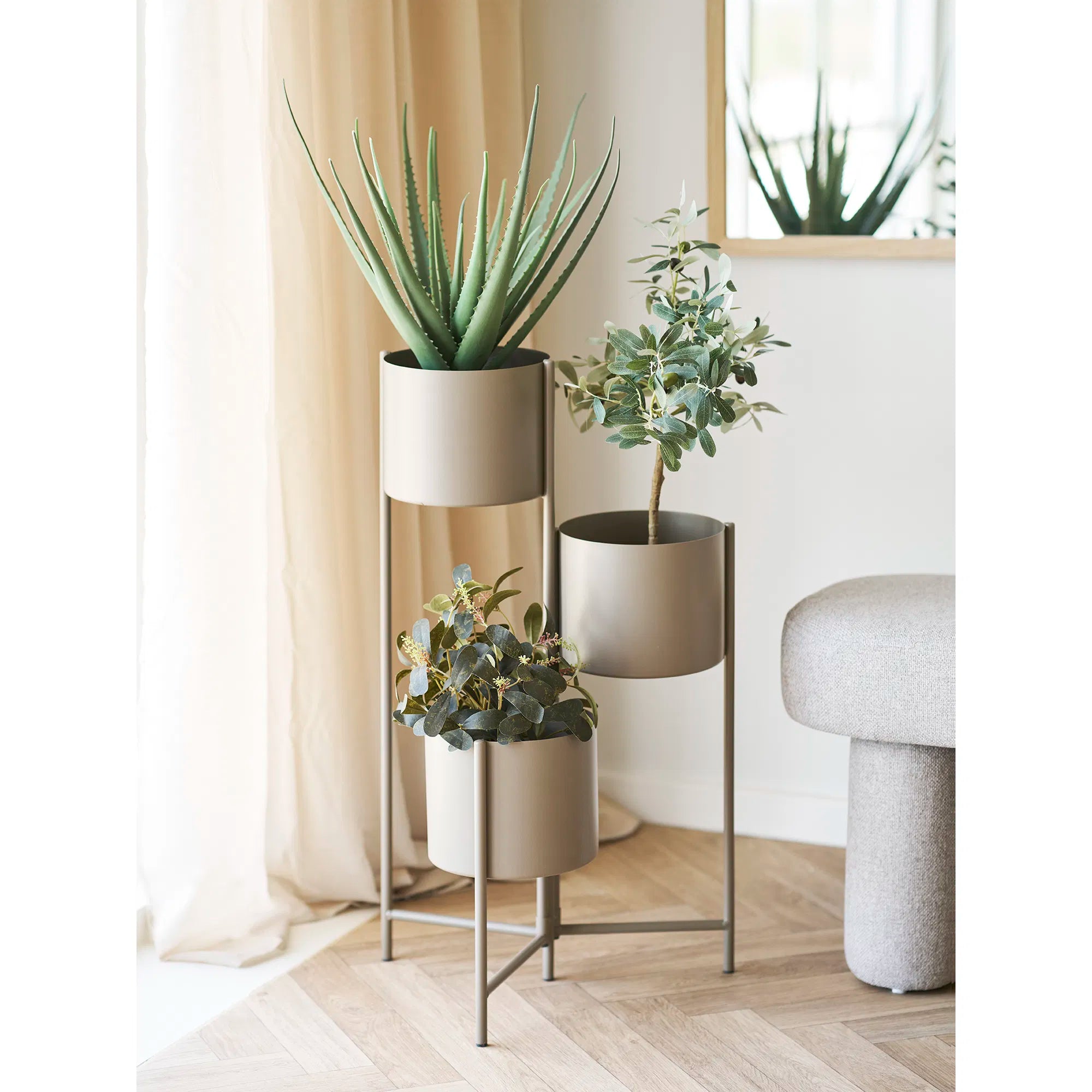Blomsterpotte „Marven“ – Brun lakeret stål med moderne 3er-design