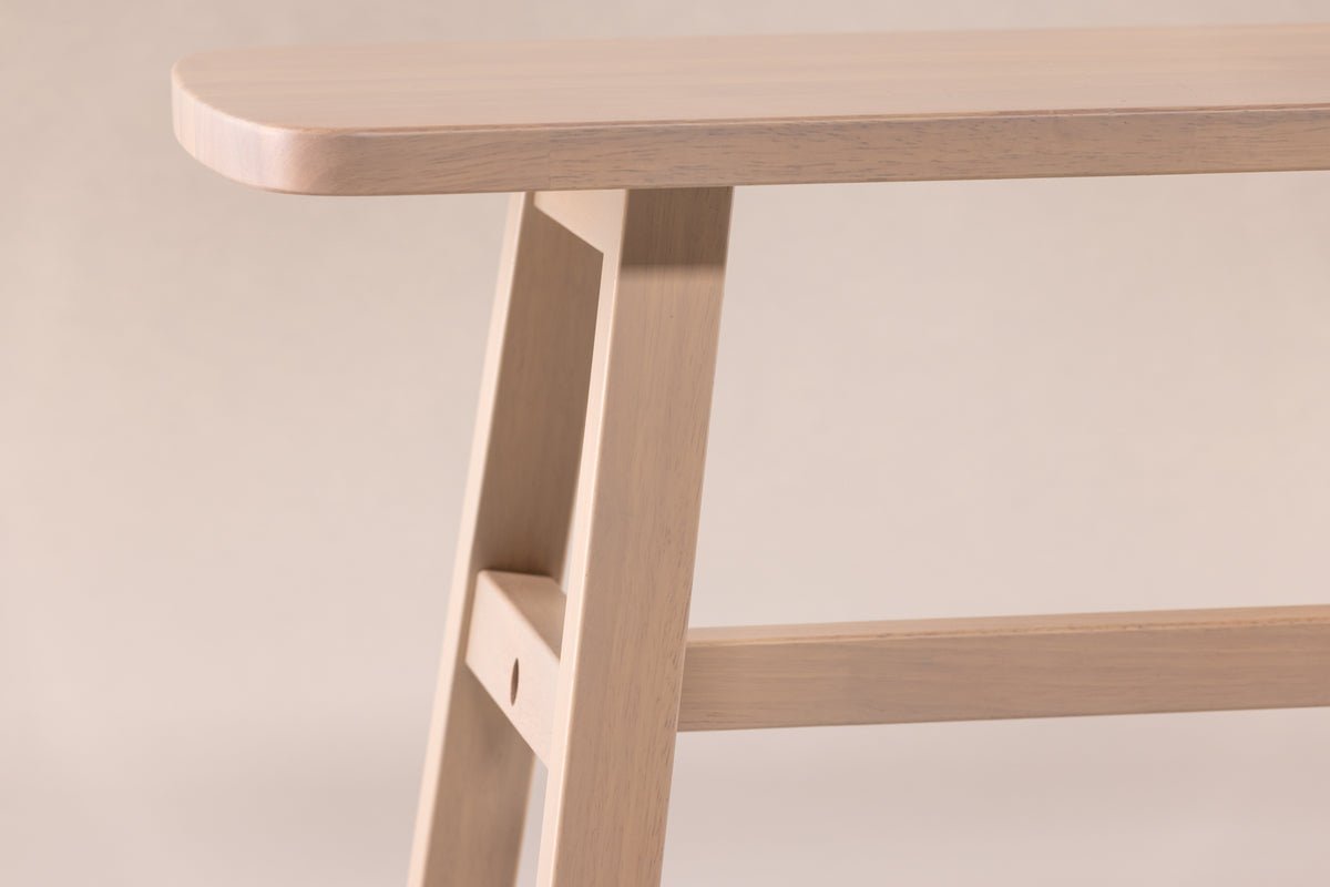 Sitzbank "Yucca" – Aus noblen weiß gekalktem Holz