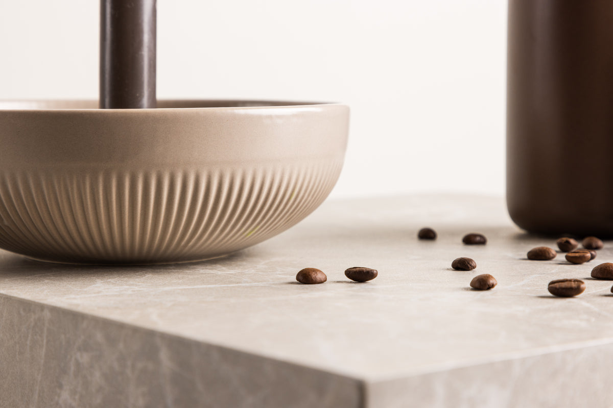 Lysestage Milica - Ø18 cm i stentøj i Beige