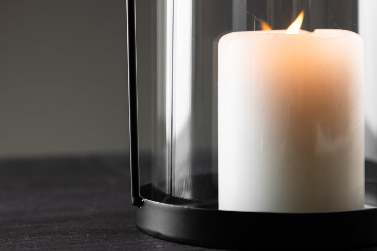 Laterne Martin - lanterne af glas og sort jern i to forskellige størrelser