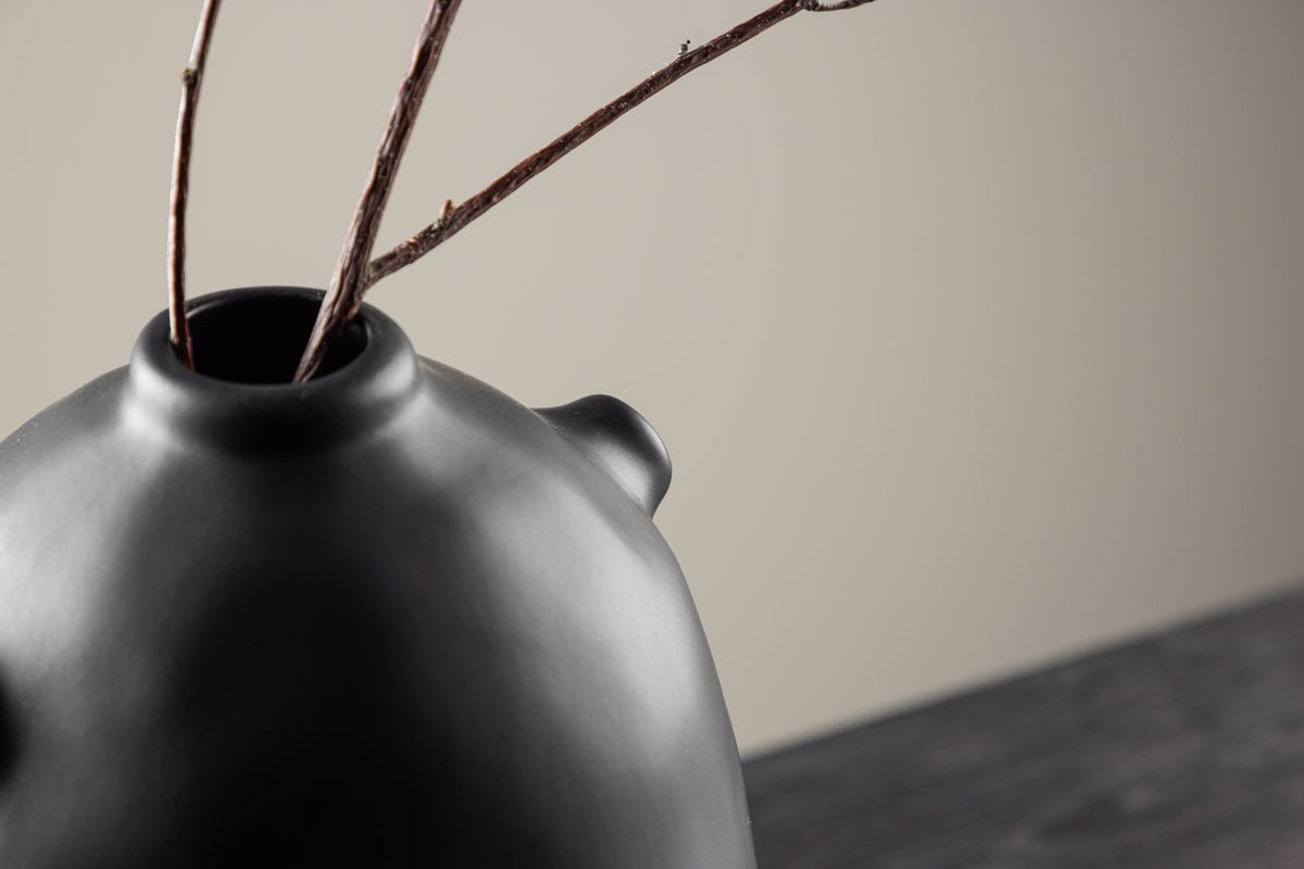 Vase Nuvio 28 cm – Zeitlose Eleganz in Weiß oder Schwarz