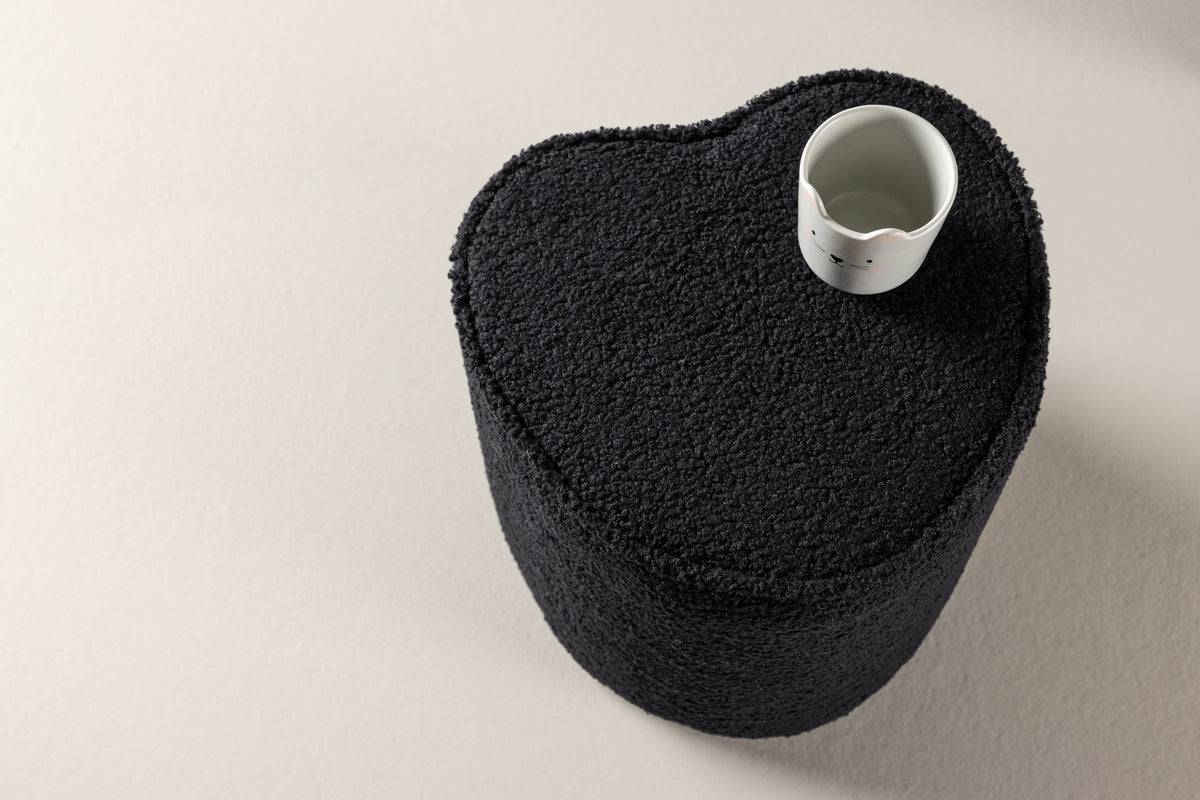 Børnestol Luma – Hjerteformet skammel i Sort