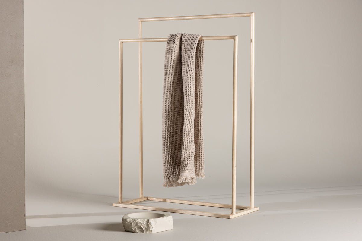 Garderobe Selaro – metalstativ i whitewash-look