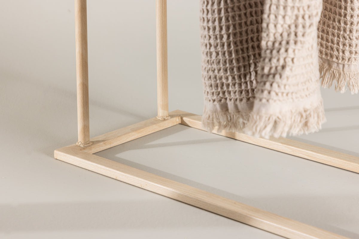 Garderobe Selaro – metalstativ i whitewash-look