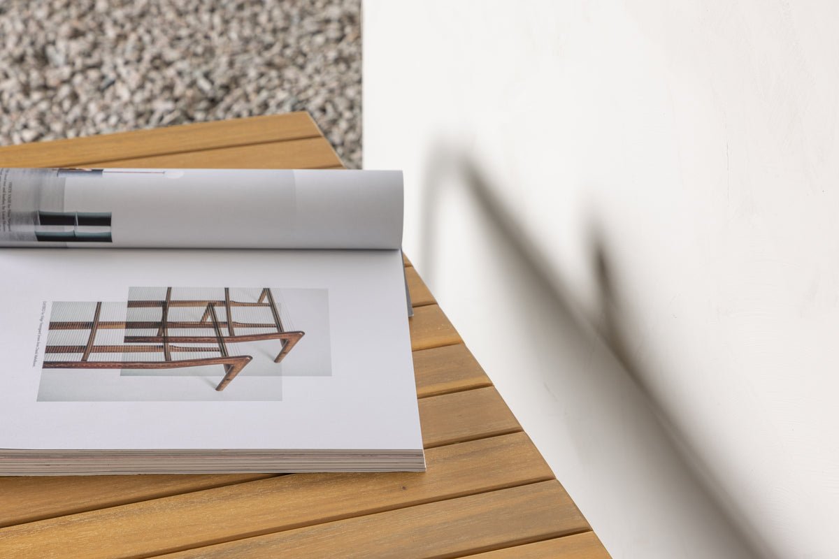 Havebænk Benko - med rillede sædeflade i akacietræ