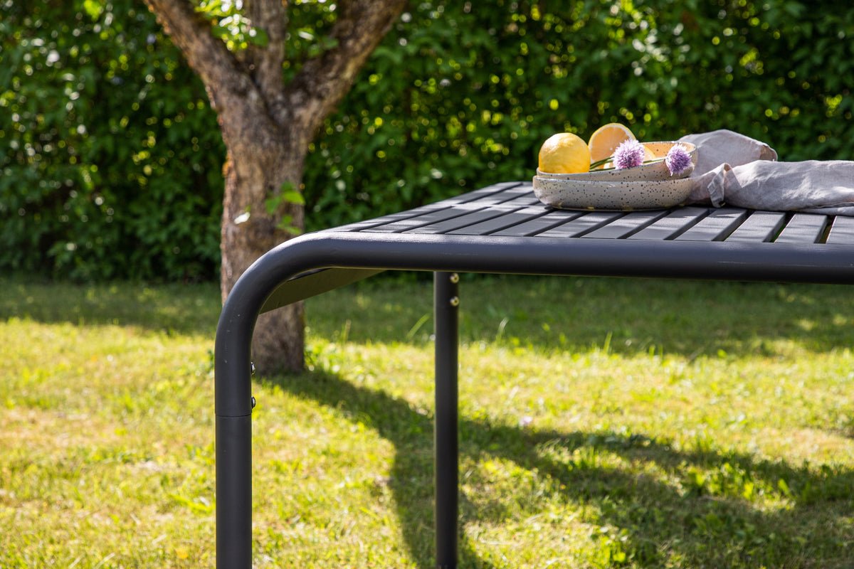 Gartentisch Melura - leicht, robust und wetterbeständig