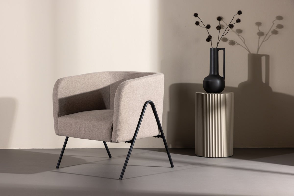 Lænestol Rufus - med beige Stof og sorte lakerede ben