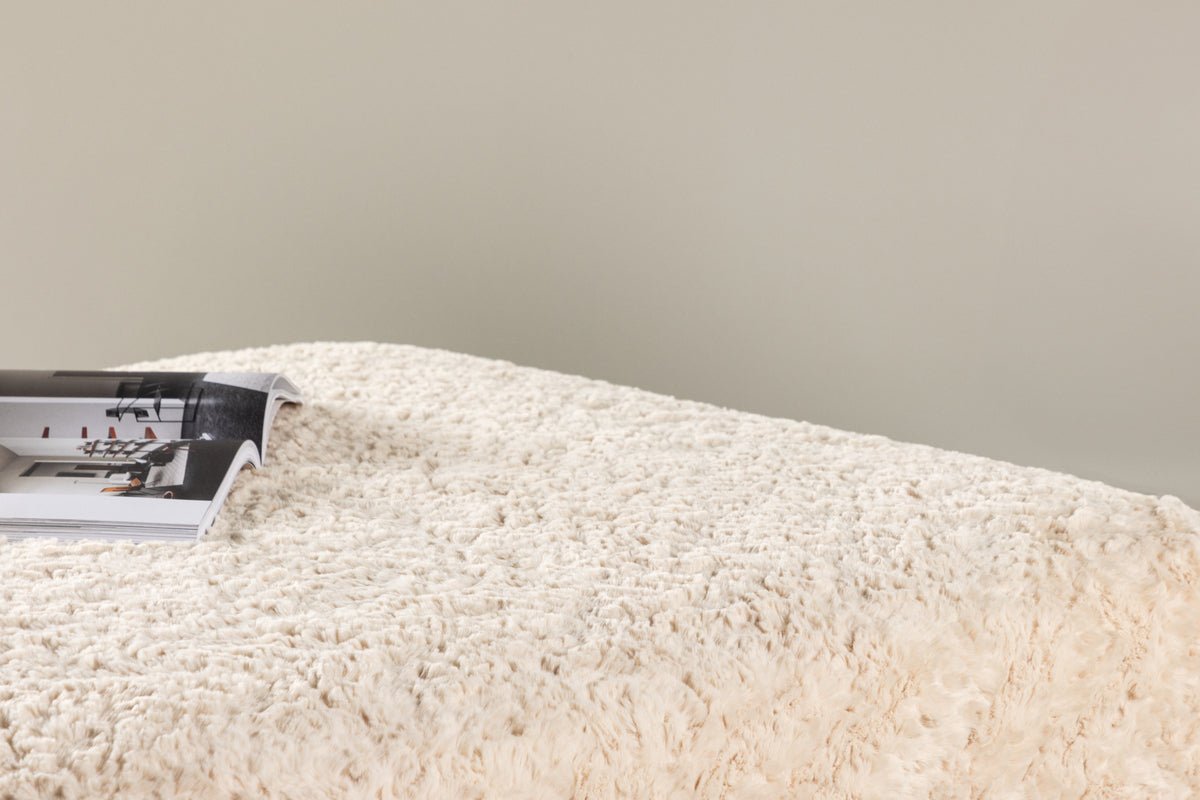 Sidepuf Farrow – Kvadratisk puf i teddylook Beige