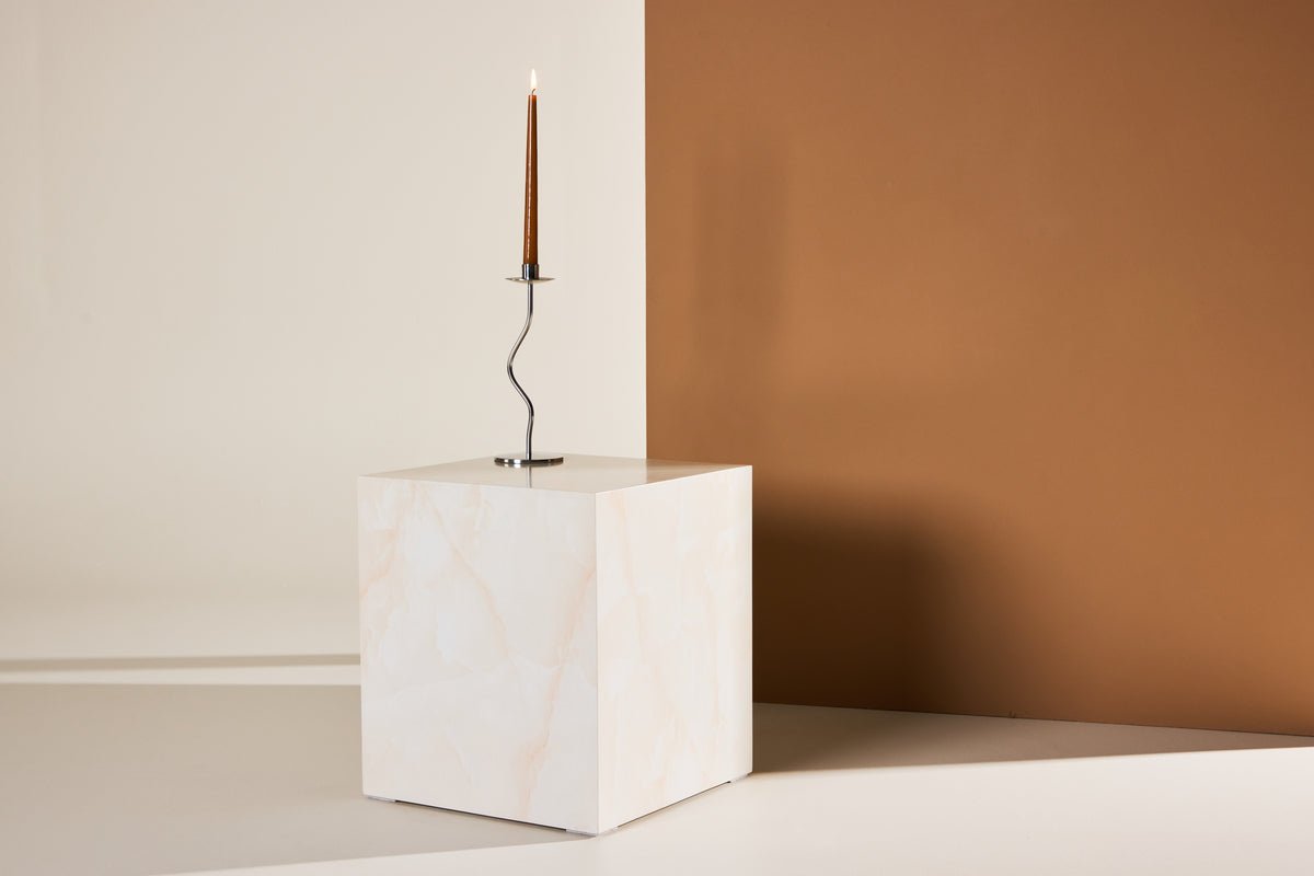 Sofabord/Sidebord Nivara – Kubus med usædvanligt udseende