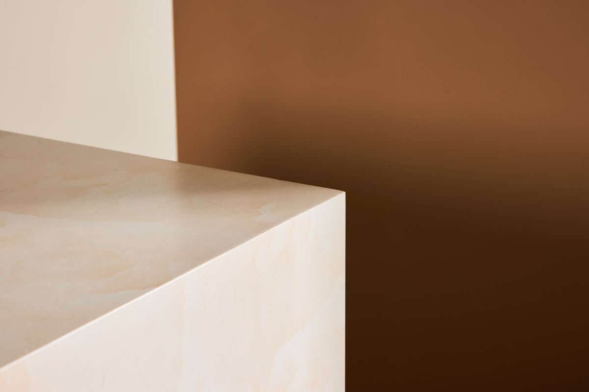 Sofabord/Sidebord Nivara – Kubus med usædvanligt udseende