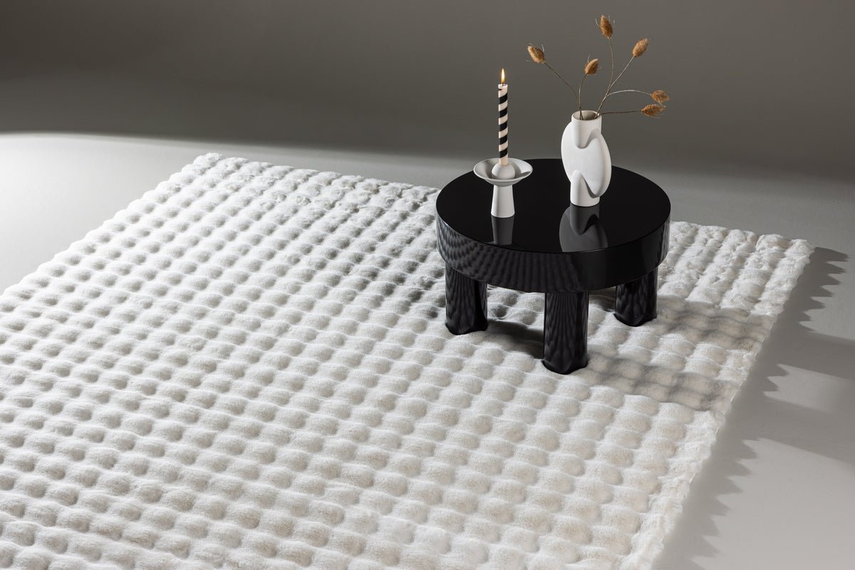 Tæppe Niva – i to farver af polyester & velourlæder