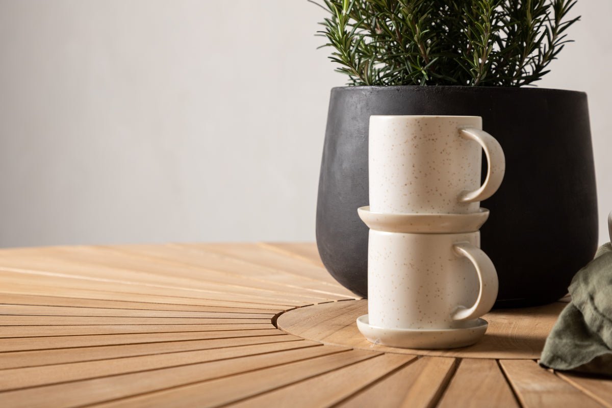 Gartentisch Mirani - et rundt spisebord i Metal og teaktræ