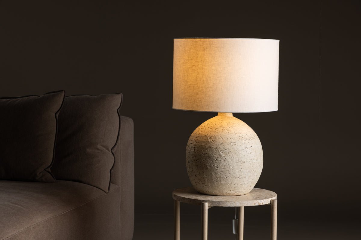 Bordlampe „Alvesta“ – Rustik terrakottabund med hvid jute lampeskærm