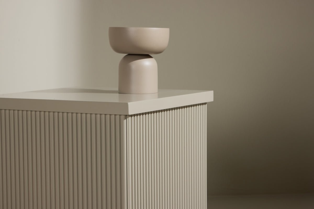 Beistelltisch Alvero – in beiger Rillenoptik