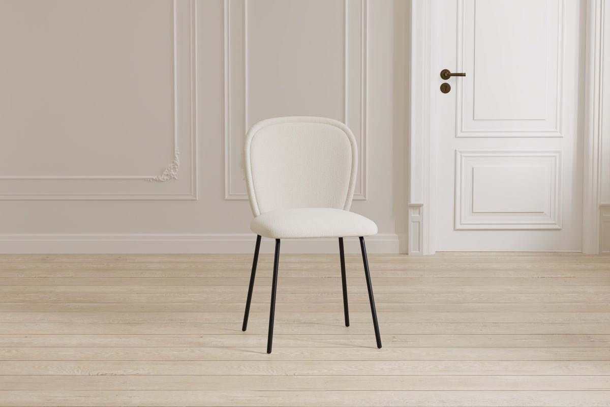 2 stk. - Spisestuestol Carli i lys beige med sort metalstel