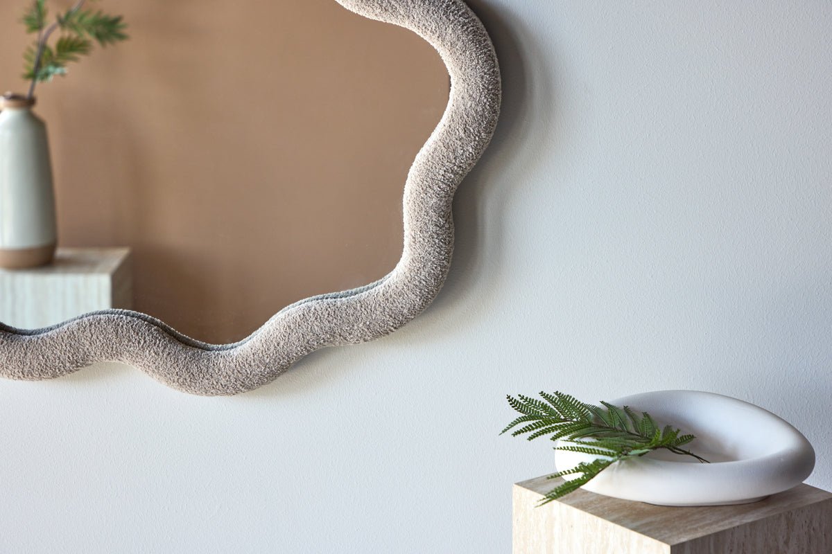 Spiegel Fluffo – med bouclé-ramme