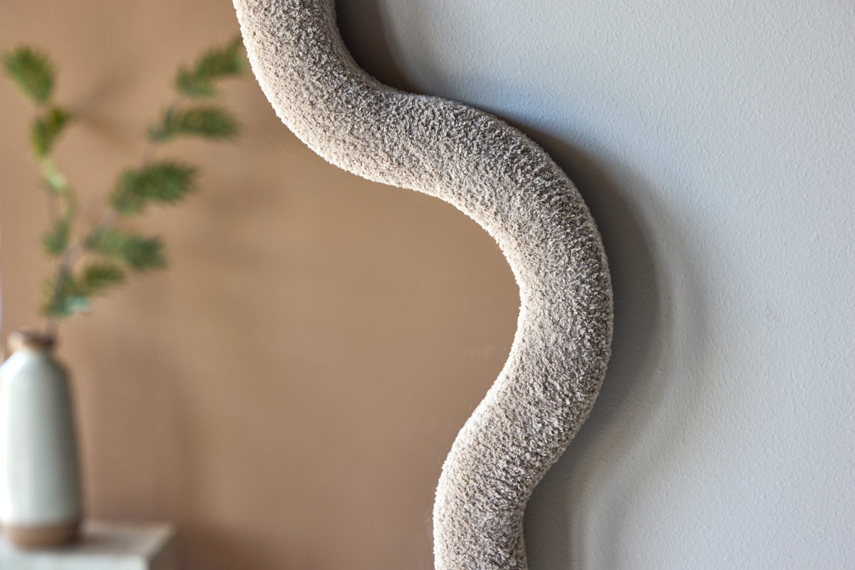 Spiegel Fluffo – med bouclé-ramme